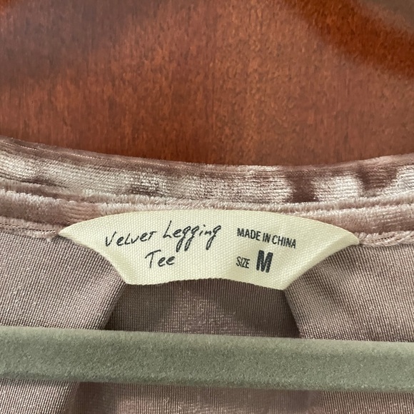 Velvet v-neck tee - Picture 2 of 2